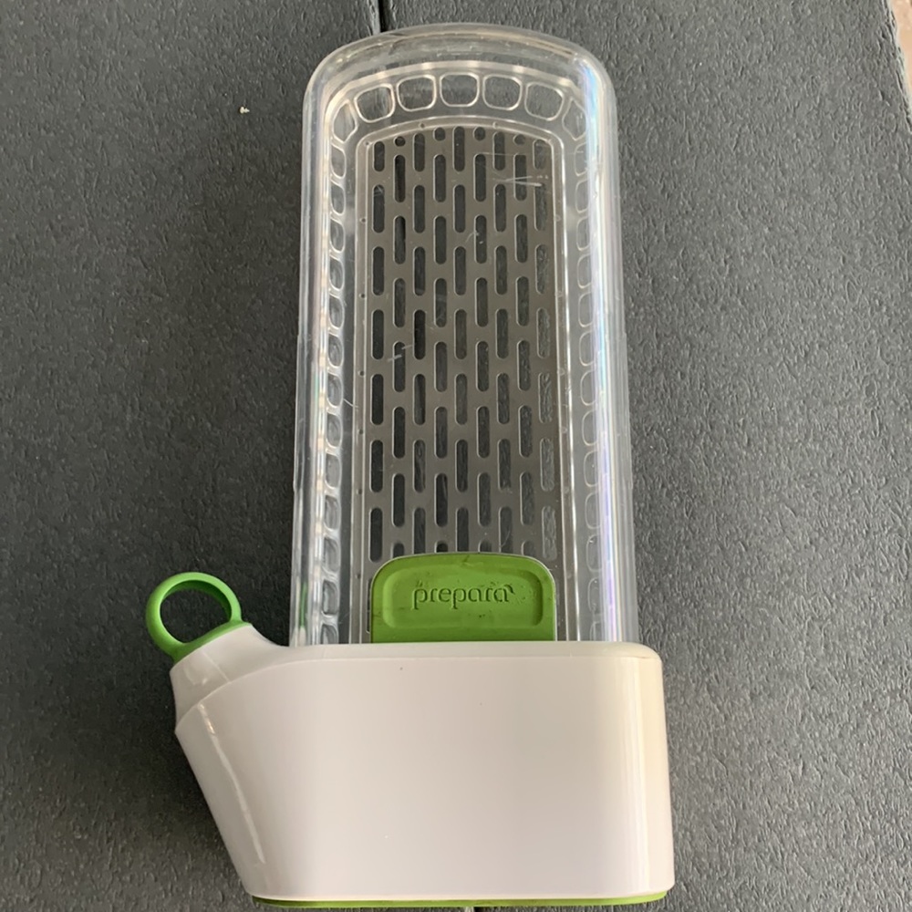 PREPARA Herb Saver for the Refrigerator